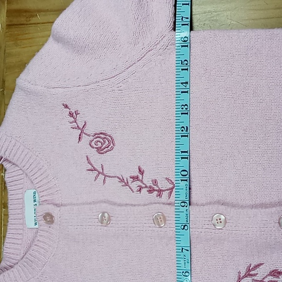 Willow & Wind Pink Floral Embroidered Button Down Cropped Sweater Size Medium - Picture 7 of 8